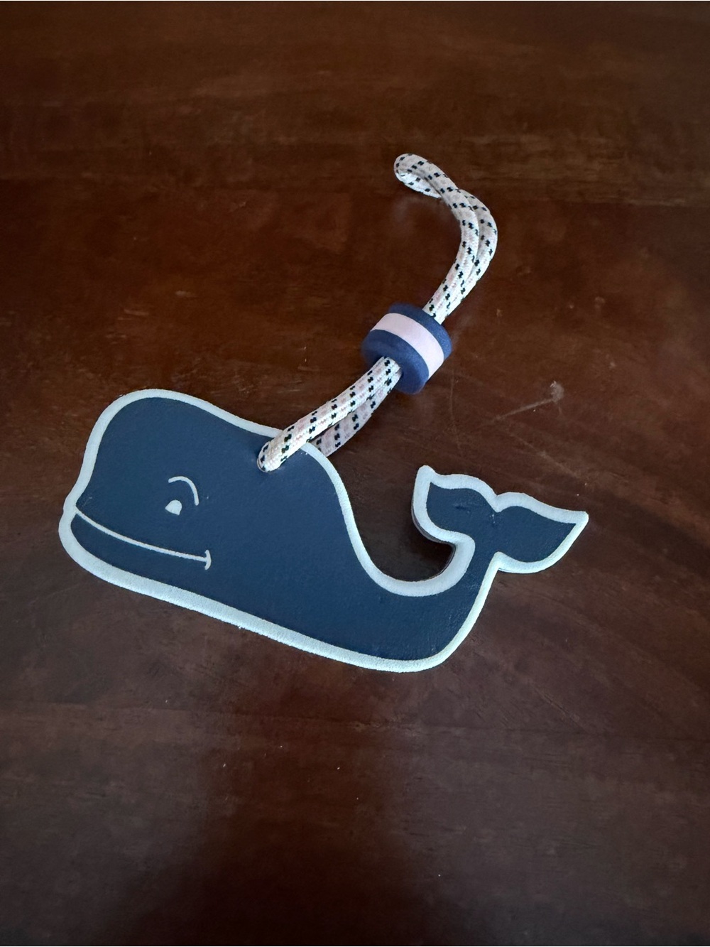 Vineyard Vines Navy Whale Floating key ring with Rope Loop